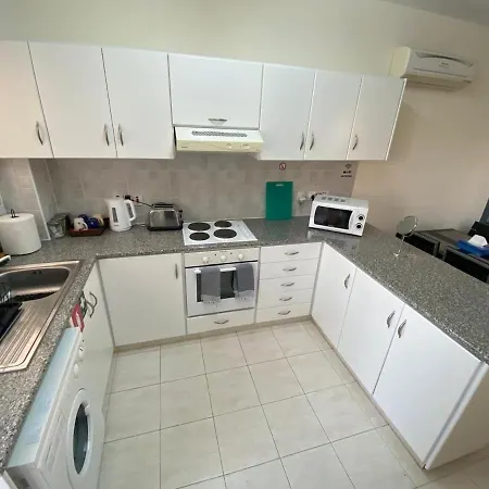 Appartement Poolside Escape - *