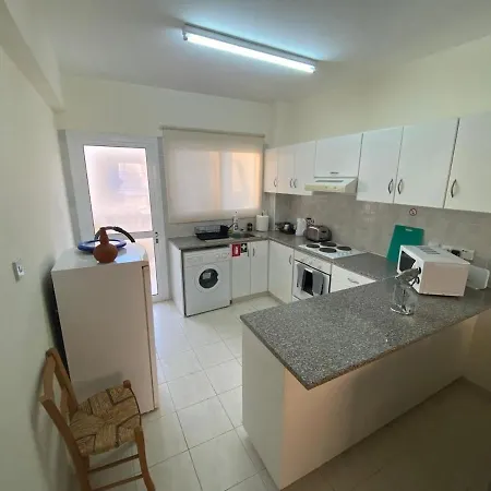 Appartement Poolside Escape -