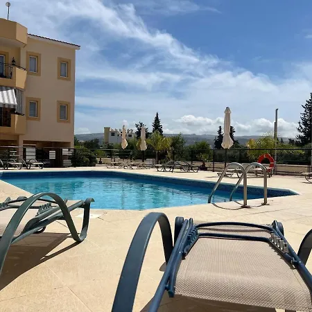 Appartement Poolside Escape -