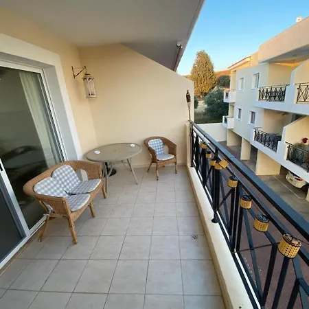 Poolside Escape - * Polis