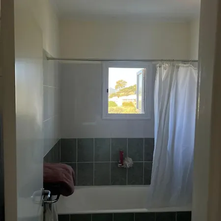 Poolside Escape - * Polis