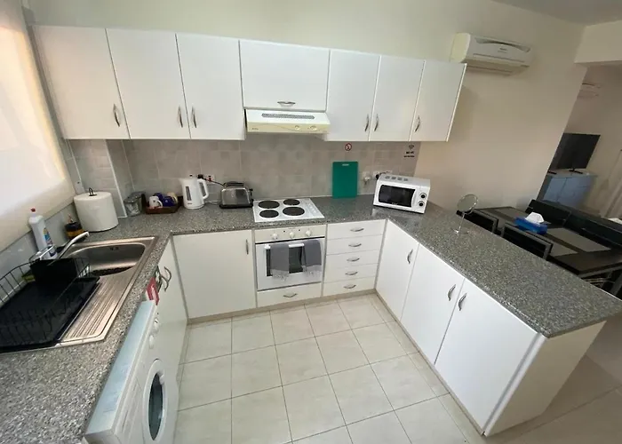 Apartament Poolside Escape - *