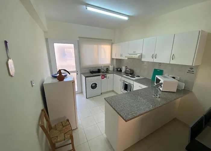 Apartament Poolside Escape -