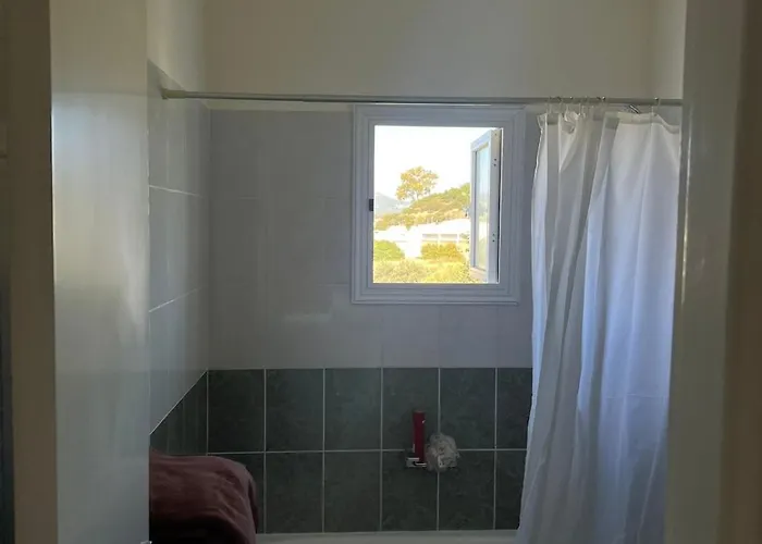 Poolside Escape - * Polis